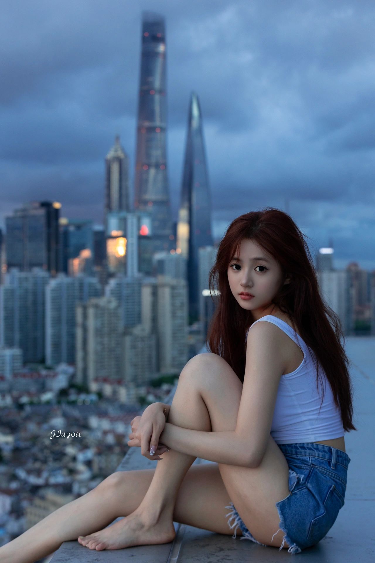 2023-07-21_21.06.00_小亿_突然落下的夜晚_灯火已隔世般阑珊_1.jpg