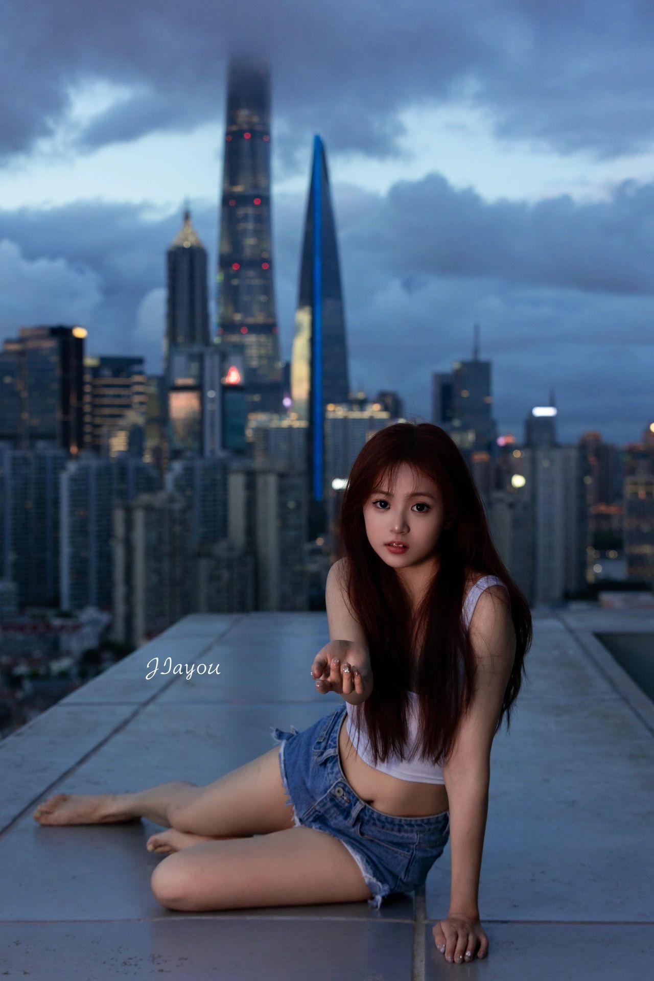 2023-07-21_21.06.00_小亿_突然落下的夜晚_灯火已隔世般阑珊_2.jpg