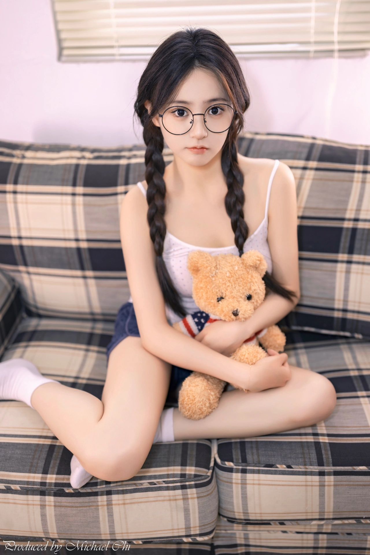 2023-07-29_12.09.29_小亿_戴眼镜好还是不戴眼镜好呀_1.jpg