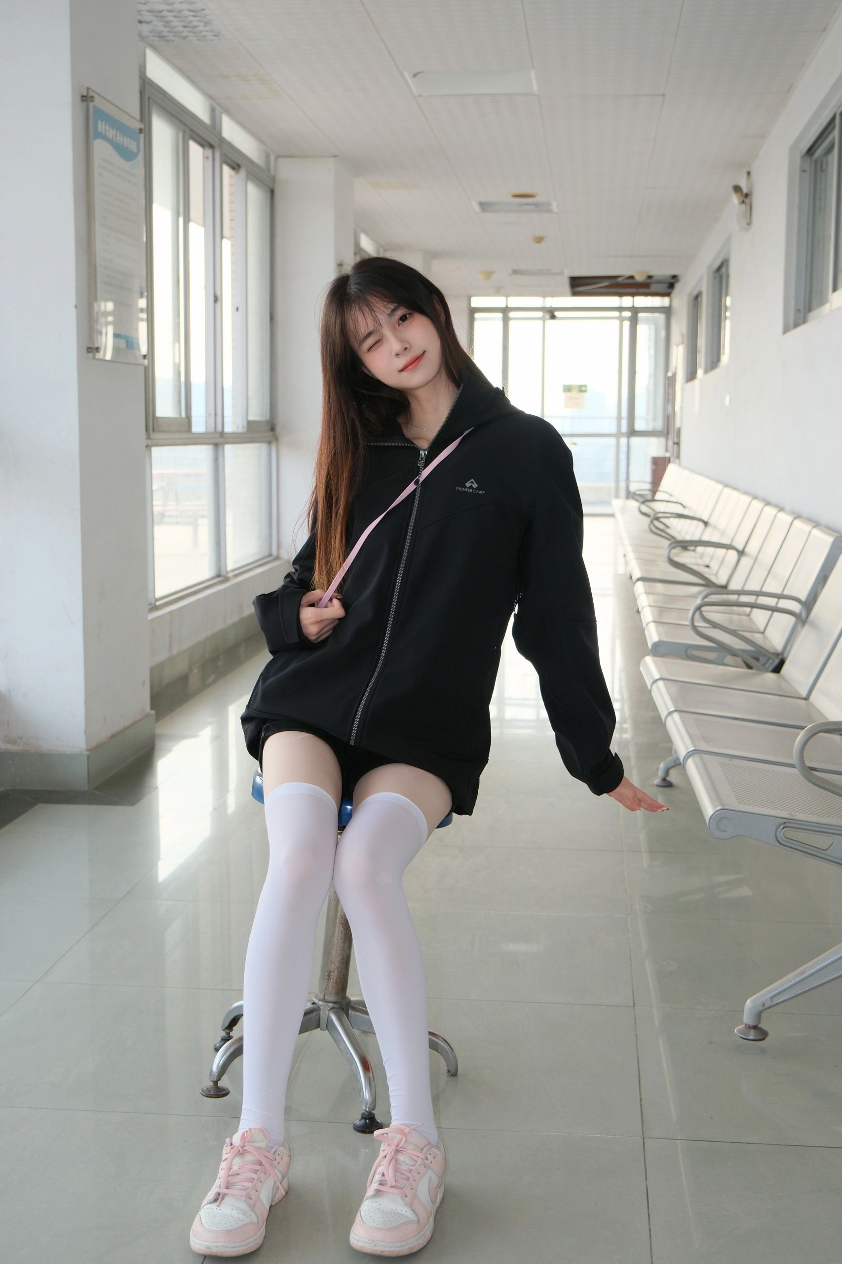是一只木糖醇_黄昏的学校走廊