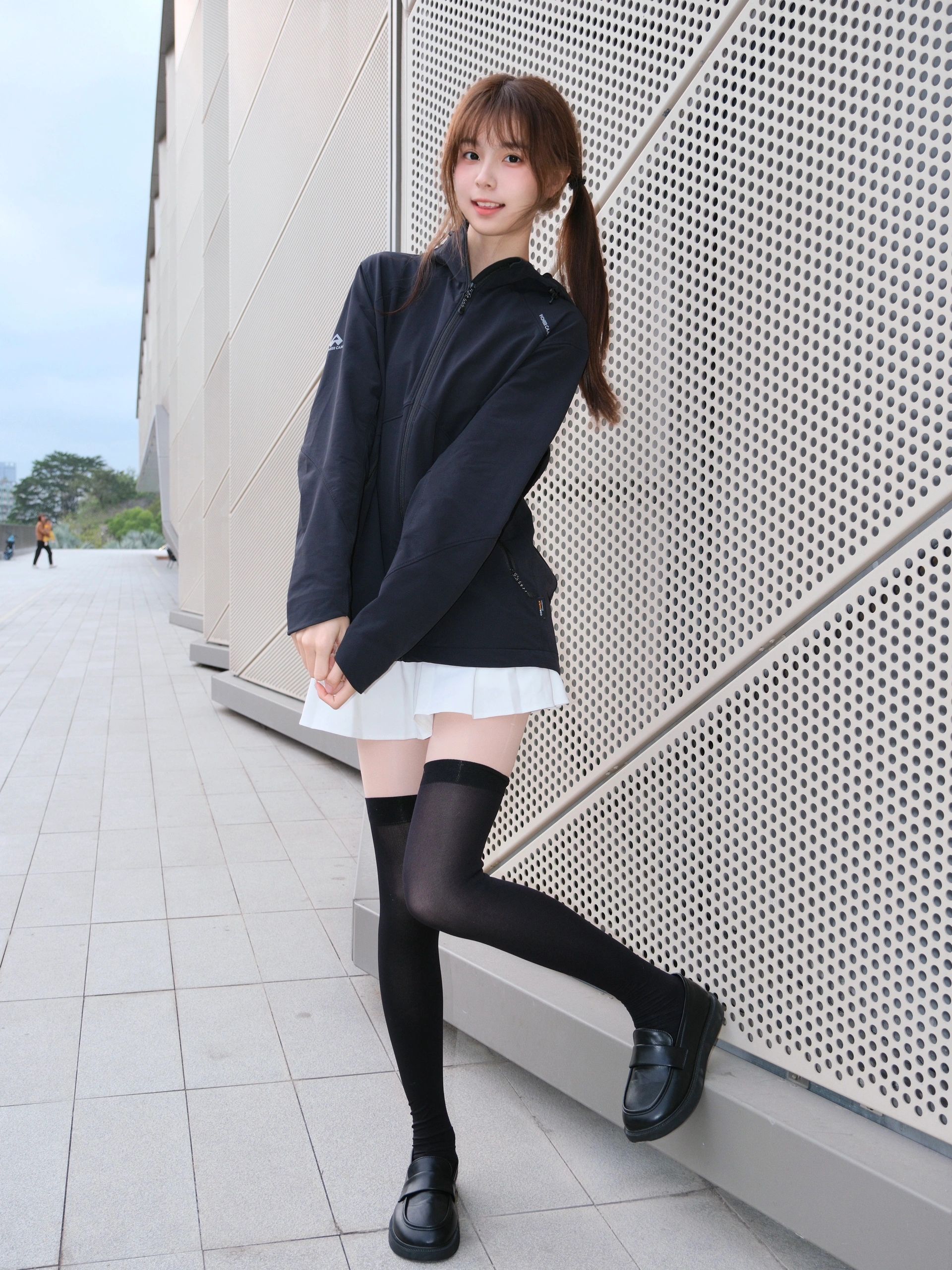 2025-03-17_13.15.03_是一只木糖醇_黑色系穿搭_6.jpg