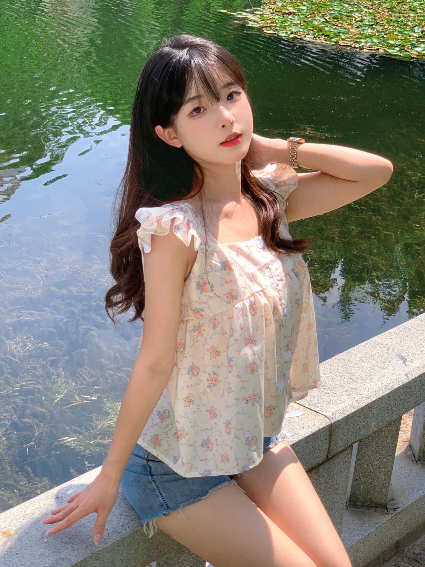 2023-07-31_16.17.53_娃娃软糖_她就站在阳光里_美好的像风景_2.jpg