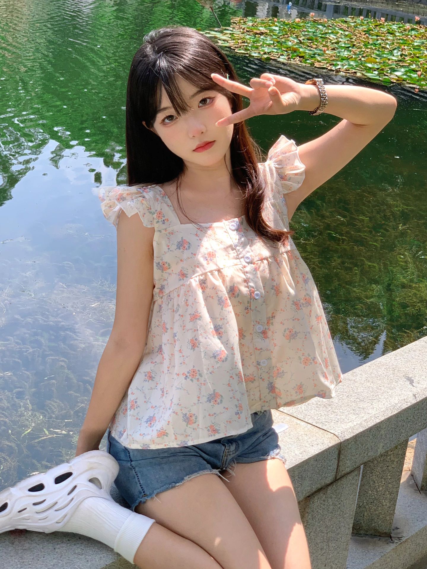 2023-07-31_16.17.53_娃娃软糖_她就站在阳光里_美好的像风景_3.jpg