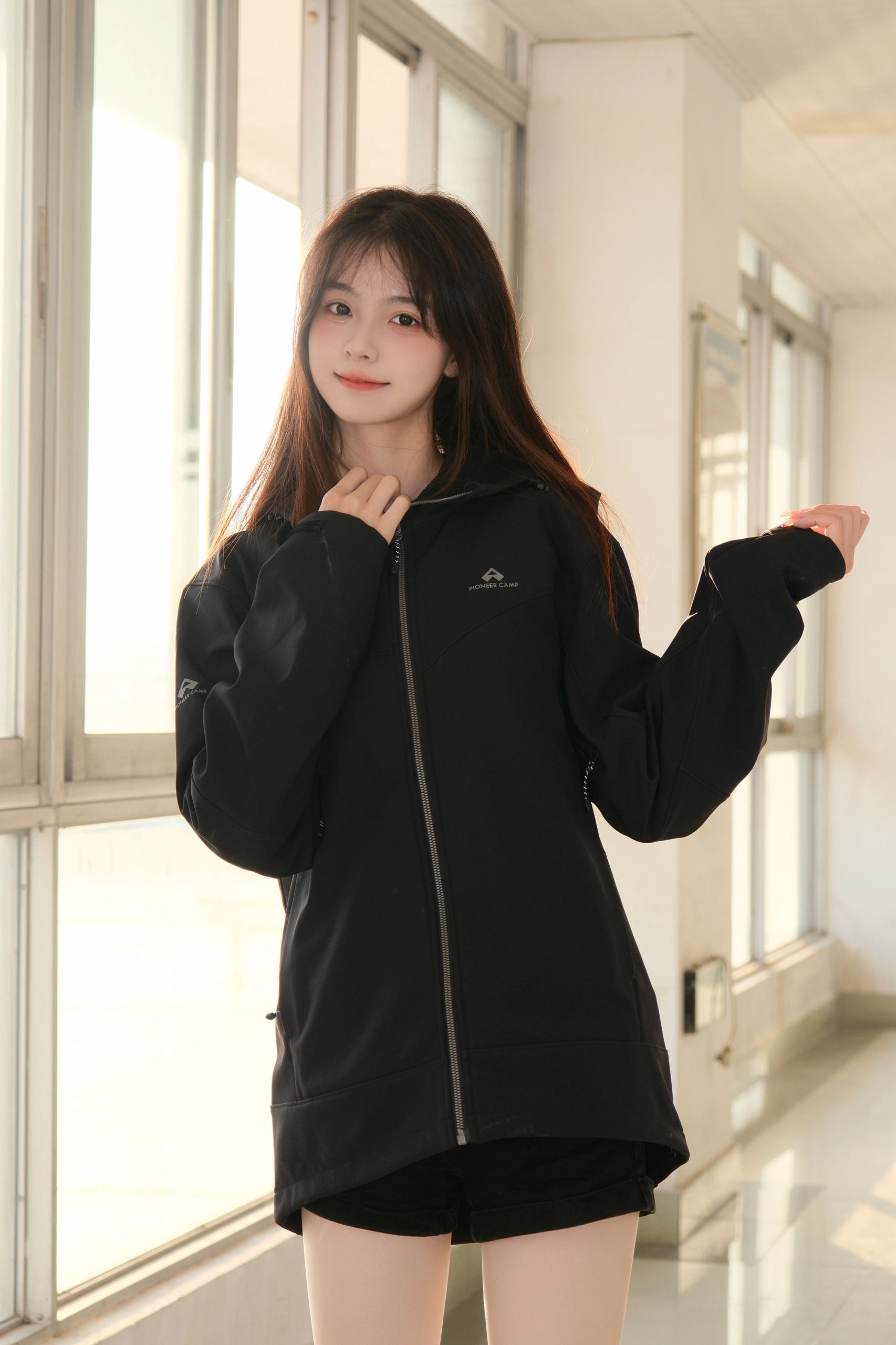 2025-02-08_11.32.36_是一只木糖醇_黄昏的学校走廊_1.jpg