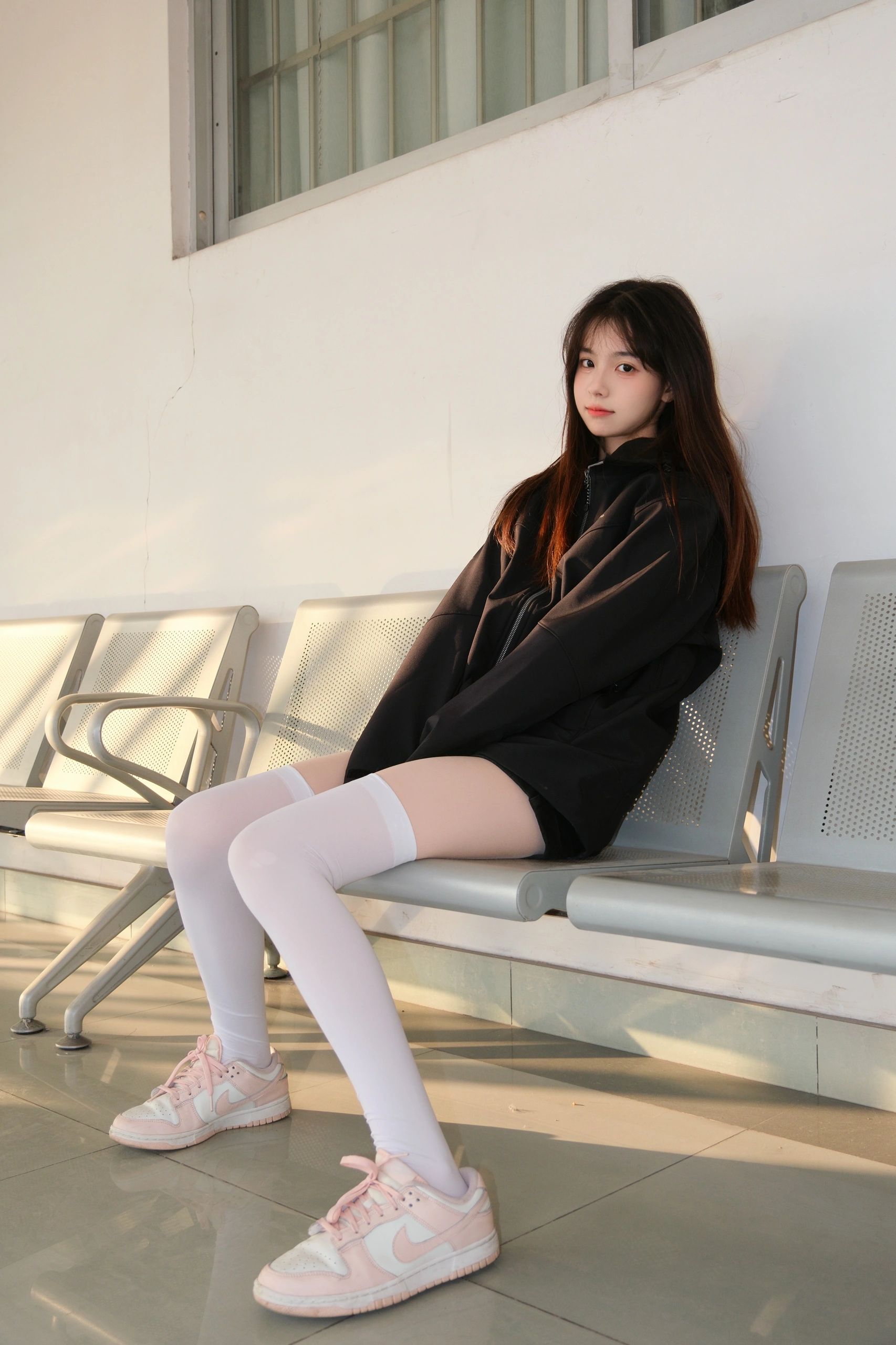 2025-02-08_11.32.36_是一只木糖醇_黄昏的学校走廊_3.jpg