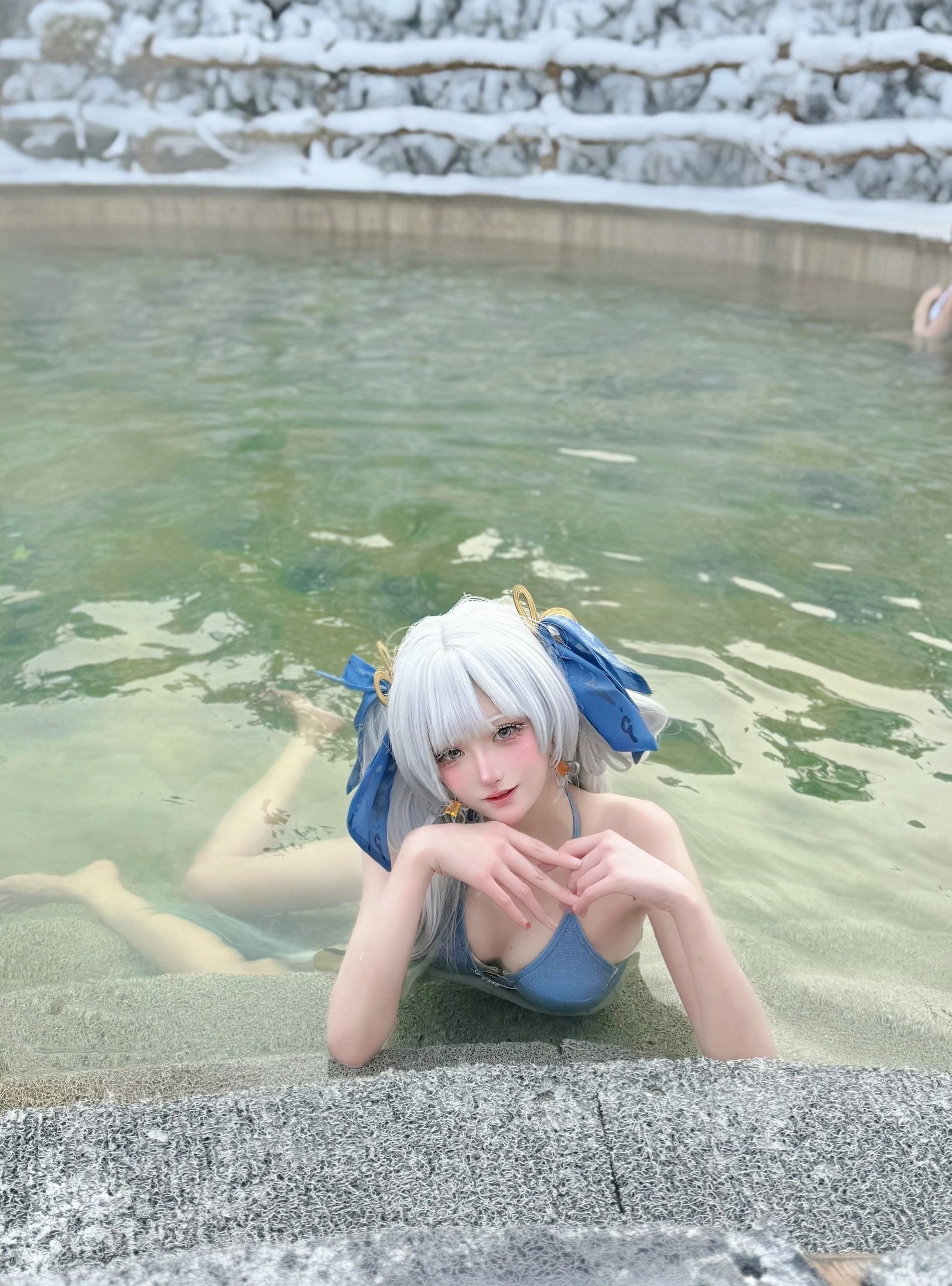 2024-12-03_00.04.10_孟程程_温泉里发现一只汐汐_1.jpg