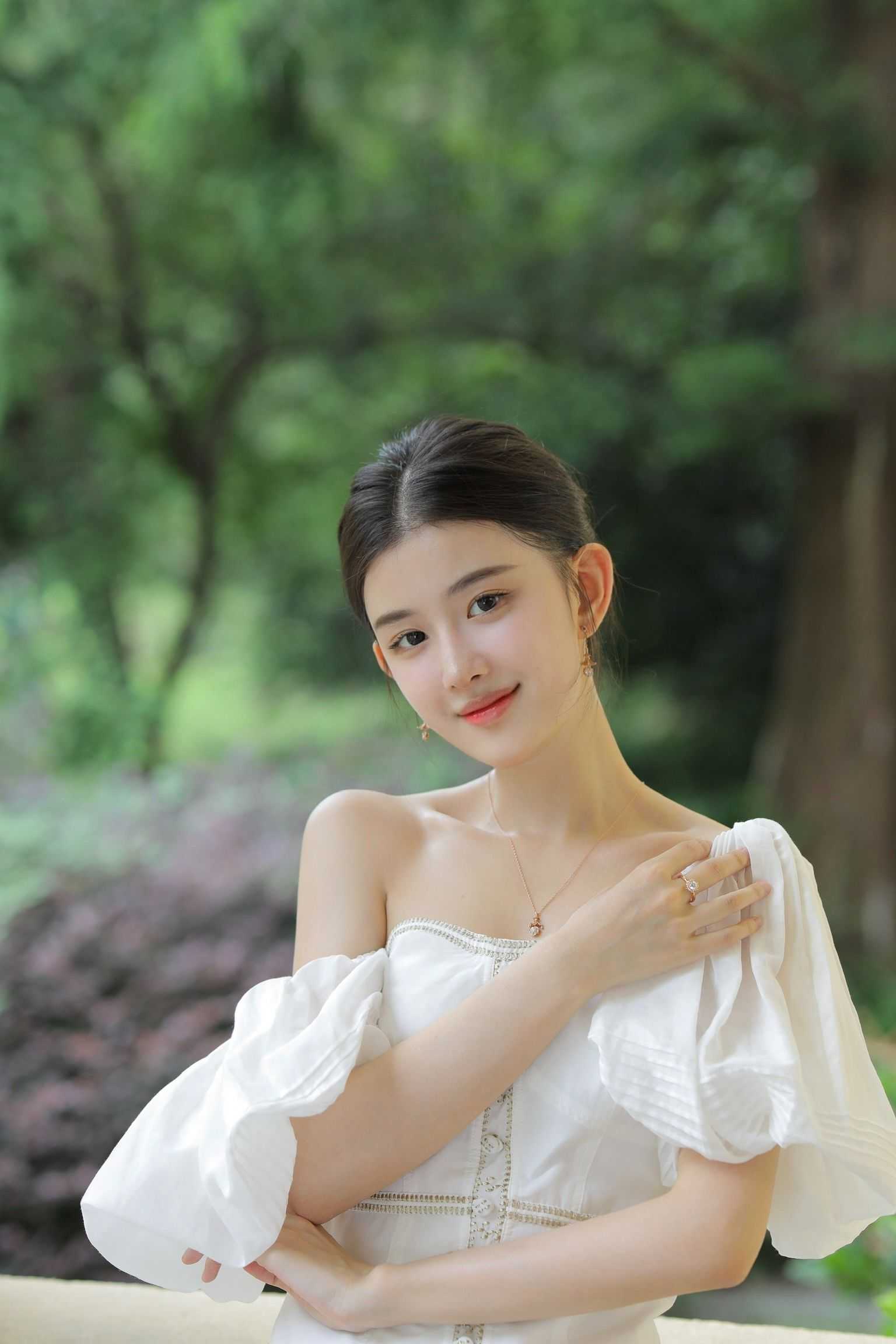 2024-07-25_18.09.54_我是小思思儿_身能似月亭亭_浅浅新中式一下_5.jpg