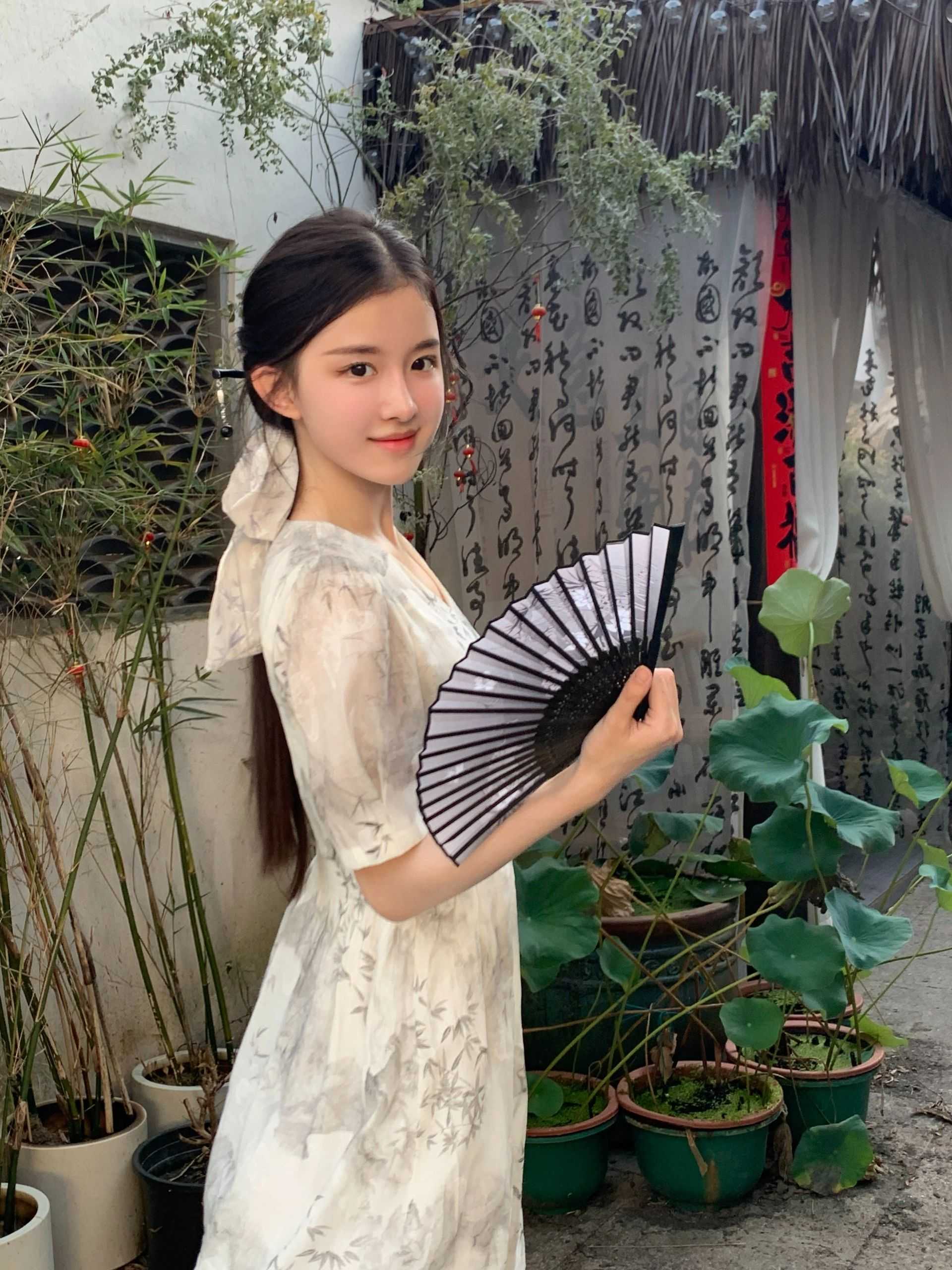 2024-07-26_14.33.19_我是小思思儿_东方美学真的会上瘾_超爱的新中式风格_2.jpg
