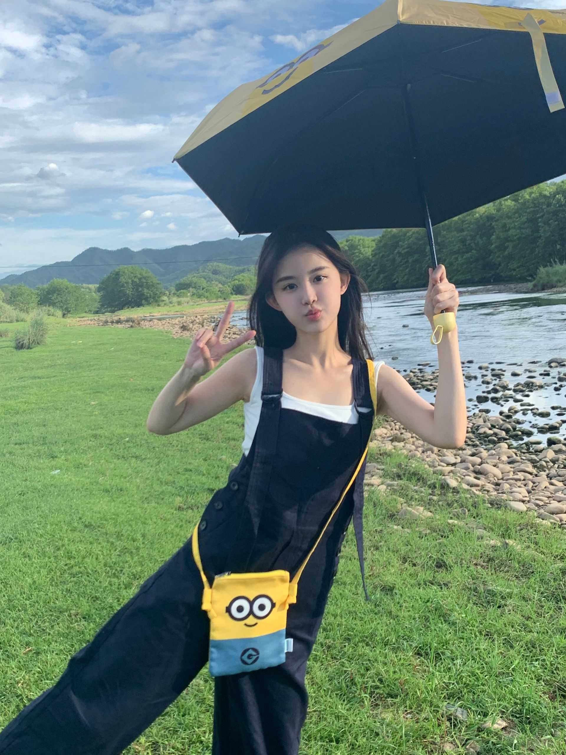 2024-07-29_15.49.49_我是小思思儿_bello_小黄人穿搭city不city呀！_10.jpg