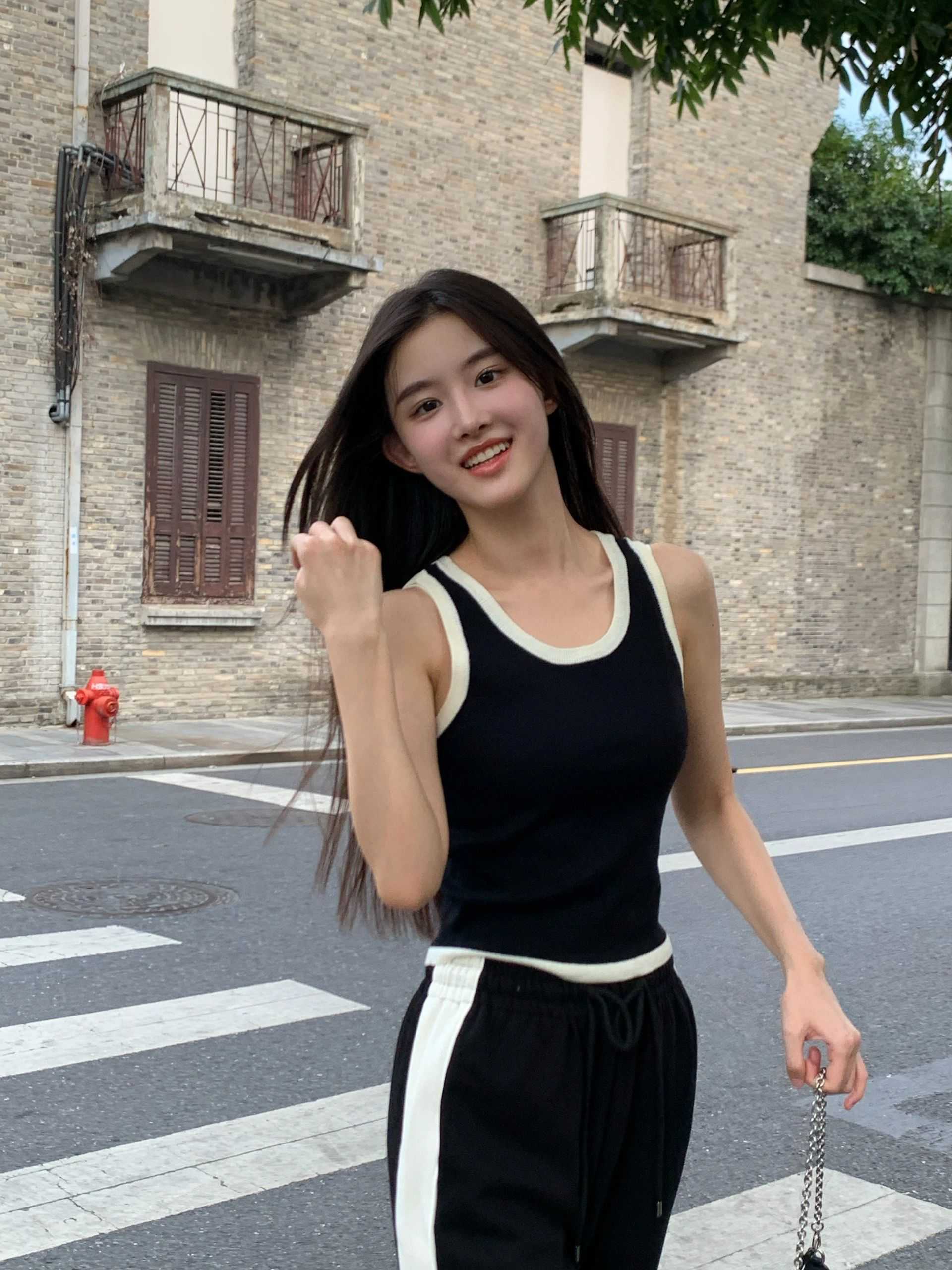 2024-08-27_14.22.39_我是小思思儿_街道怎么拍才好看_1.jpg