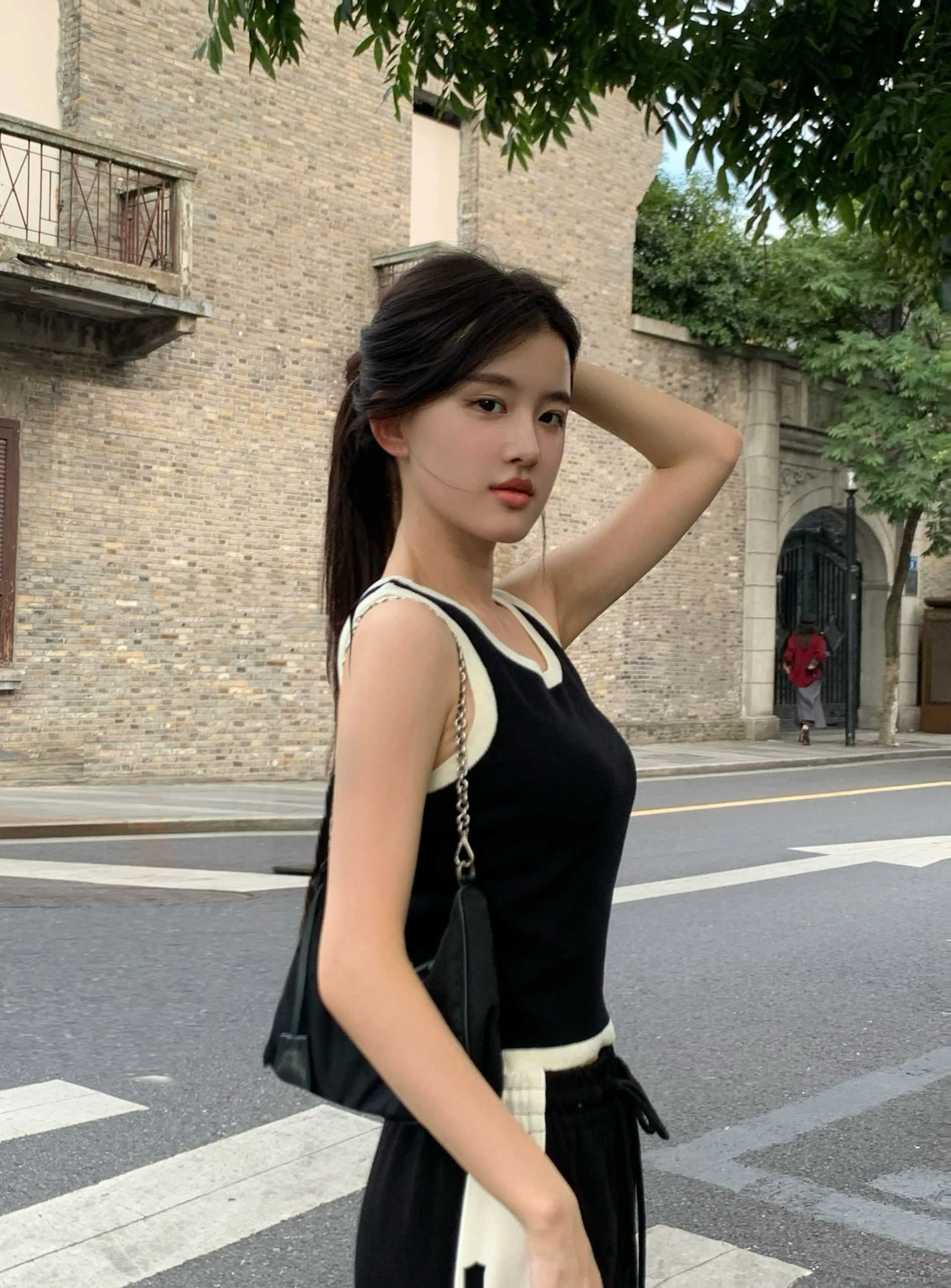 2024-08-27_14.22.39_我是小思思儿_街道怎么拍才好看_12.jpg