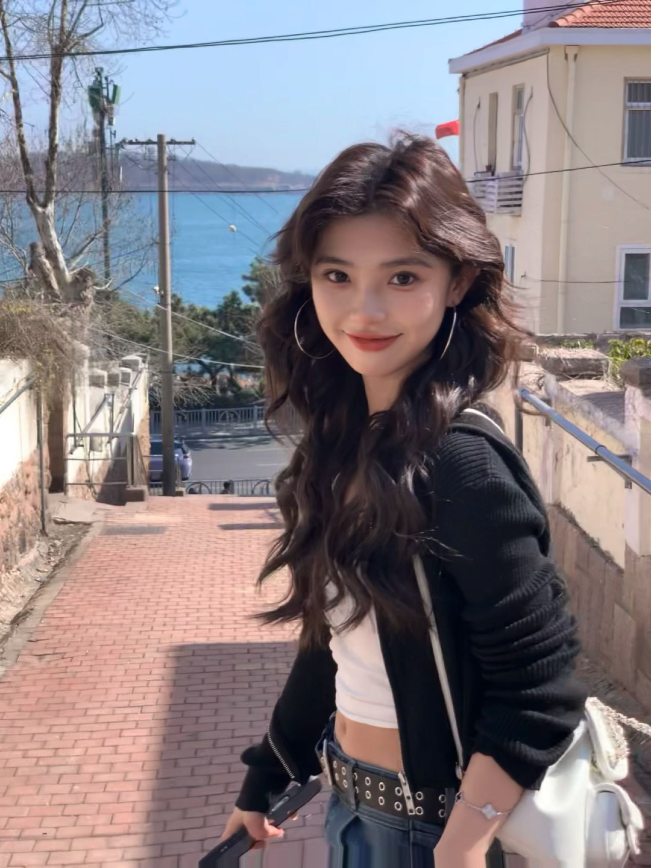 2025-04-14_21.59.12_楠楠睡了_青岛街头漫步_10.jpg