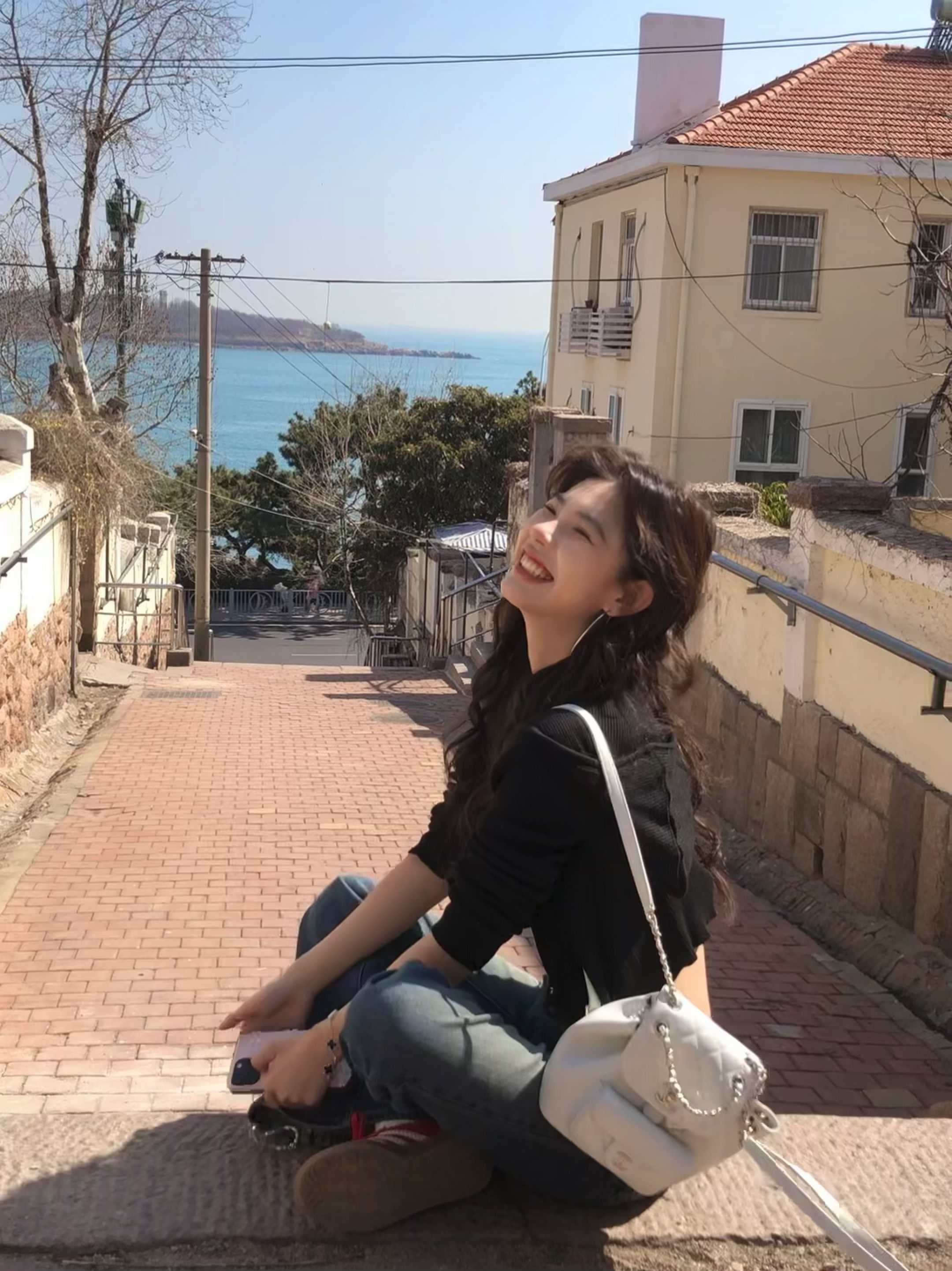 2025-04-14_21.59.12_楠楠睡了_青岛街头漫步_11.jpg