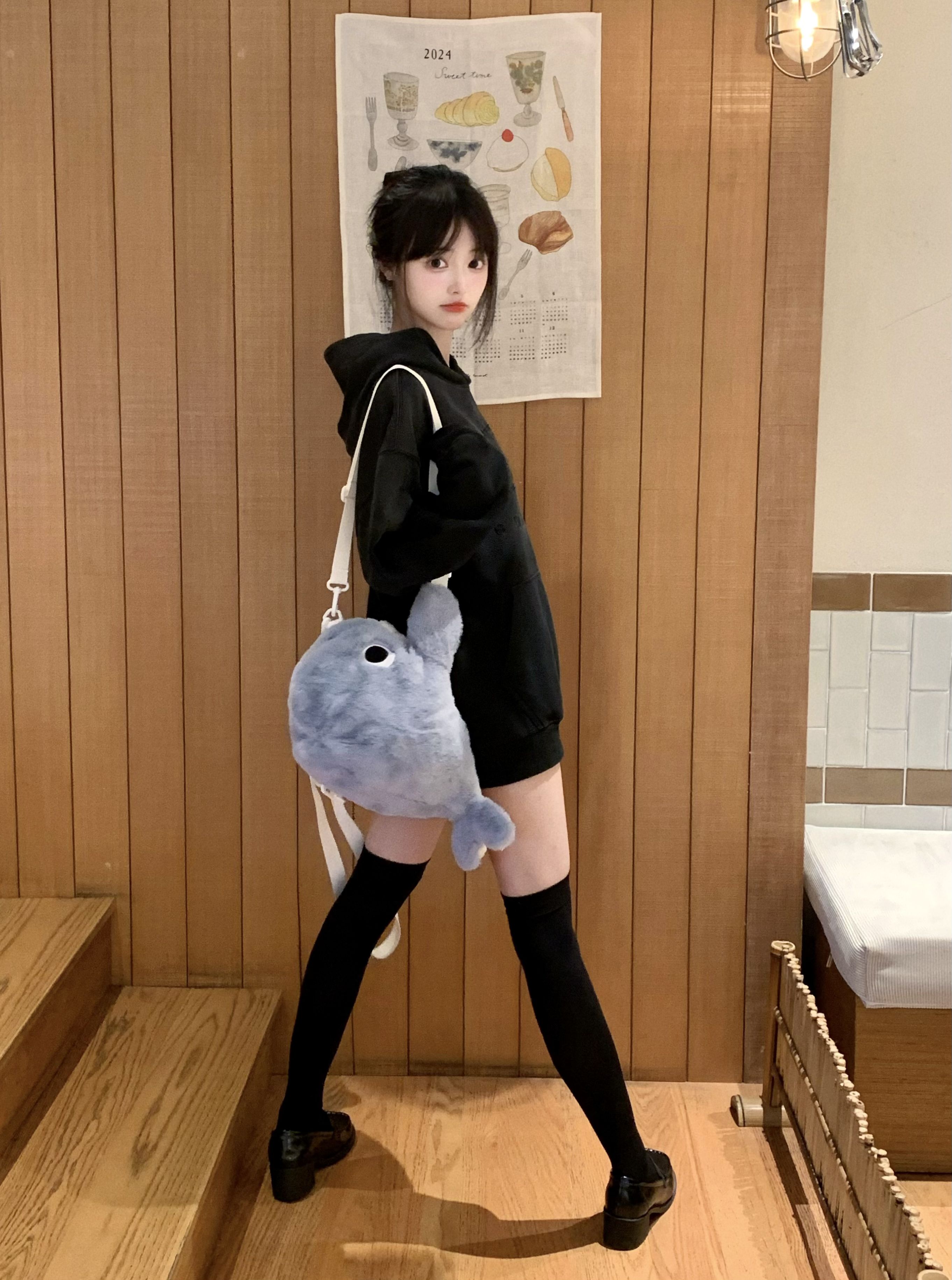 2024-08-25_19.58.34_努力长胖胖_穿一身黑色系的姐姐_4.jpg 2024-08-25_19.58.34_努力长胖胖_穿一身黑色系的姐姐_4.jpg