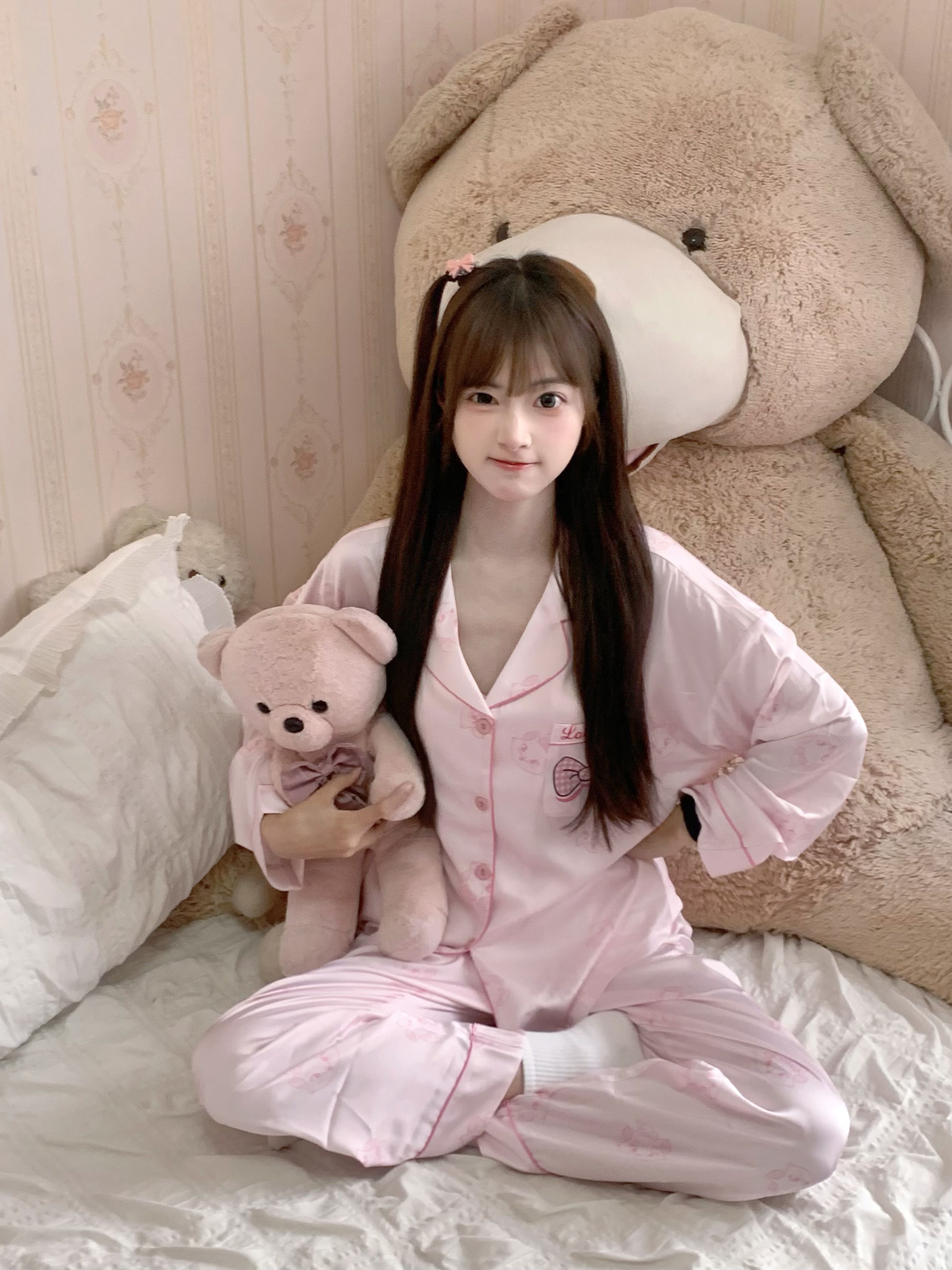 2025-03-30_20.46.12_努力长胖胖_她怎么穿睡衣都这么可爱!!_4.jpg 2025-03-30_20.46.12_努力长胖胖_她怎么穿睡衣都这么可爱!!_4.jpg