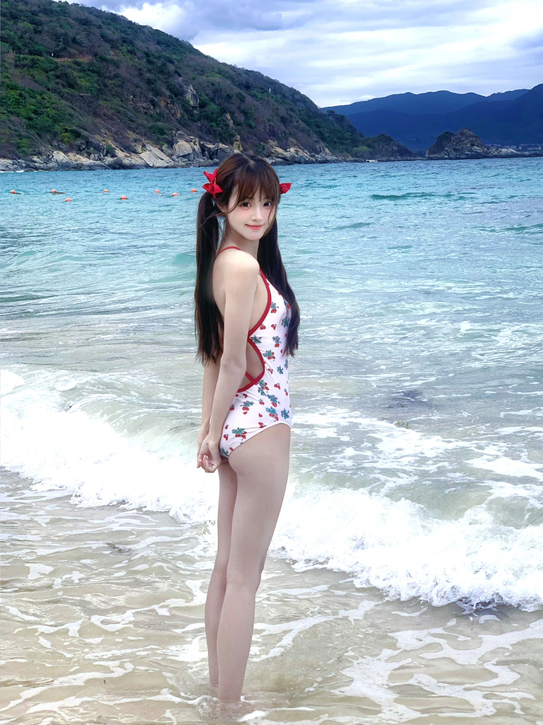 2025-04-19_19.40.51_努力长胖胖_怎么一穿泳衣就变成甜妹啦!!_1.jpg 2025-04-19_19.40.51_努力长胖胖_怎么一穿泳衣就变成甜妹啦!!_1.jpg
